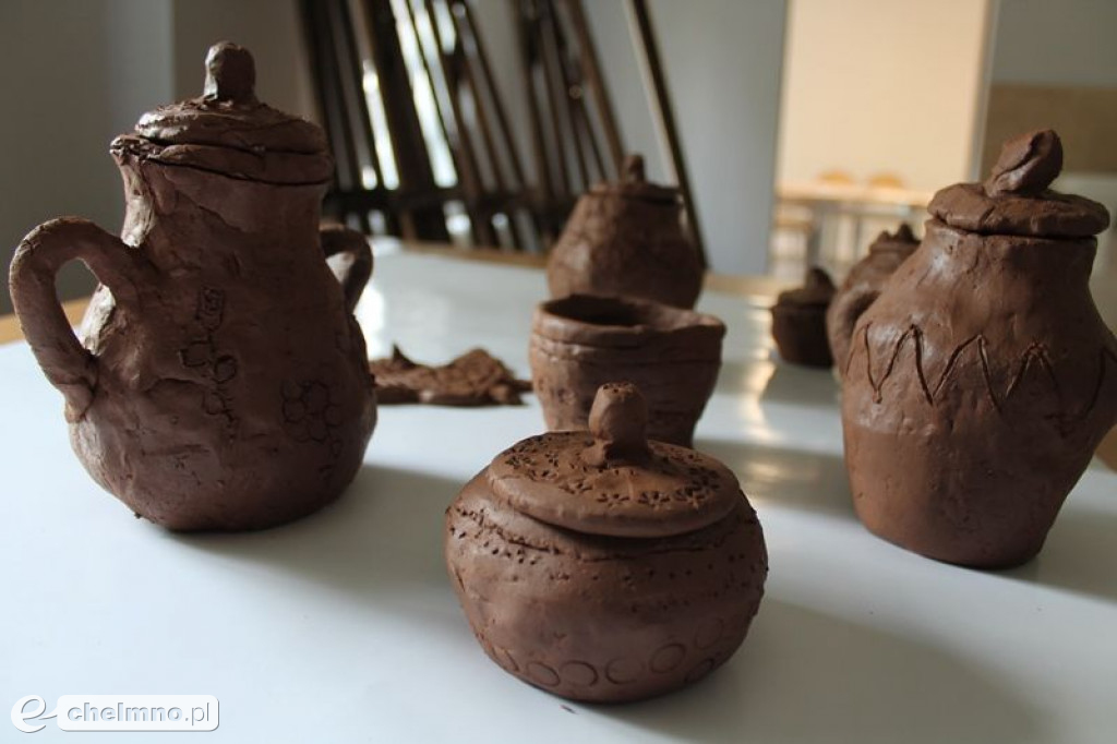 Lepili z gliny na warsztatach ceramicznych