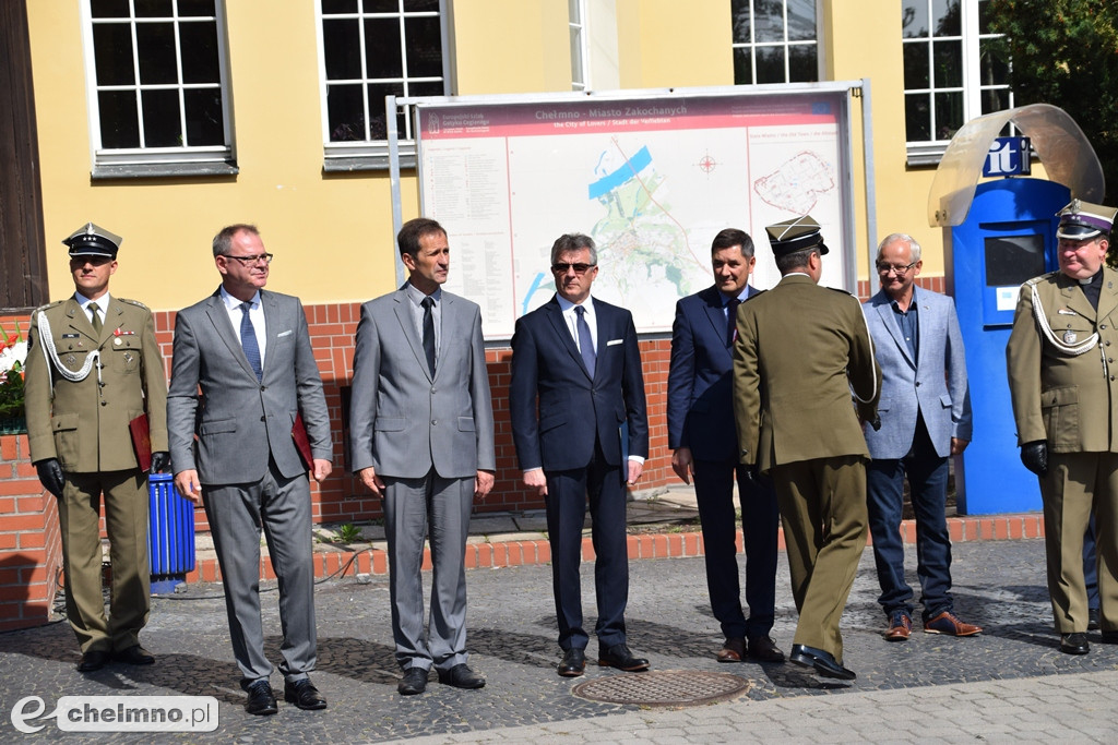 Uroczystość złożenia wiązanek przy Grobie Nieznanego Żołnierza