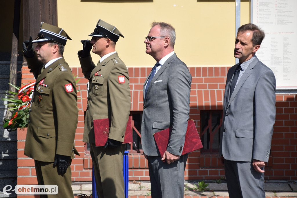 Uroczystość złożenia wiązanek przy Grobie Nieznanego Żołnierza