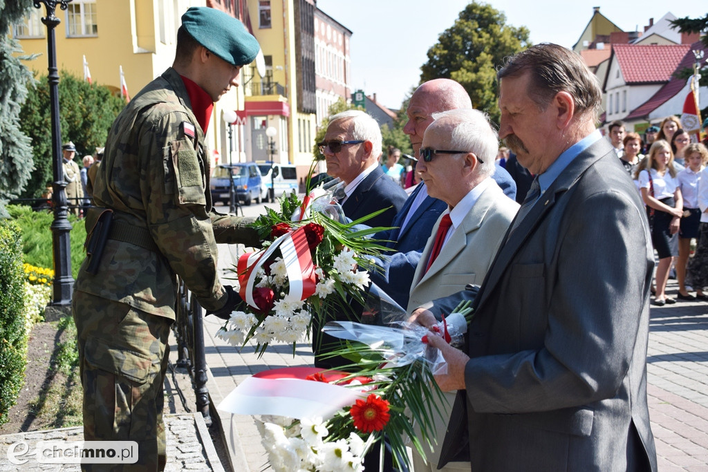 Uroczystość złożenia wiązanek przy Grobie Nieznanego Żołnierza