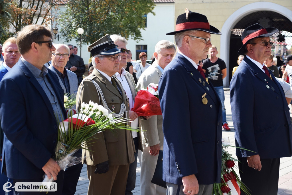 Uroczystość złożenia wiązanek przy Grobie Nieznanego Żołnierza
