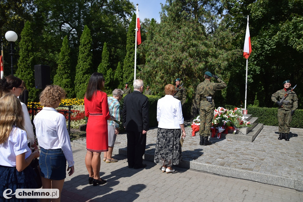 Uroczystość złożenia wiązanek przy Grobie Nieznanego Żołnierza
