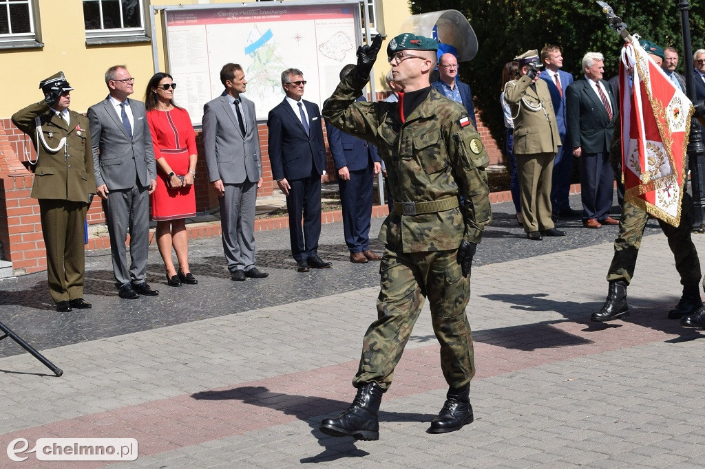 Uroczystość złożenia wiązanek przy Grobie Nieznanego Żołnierza