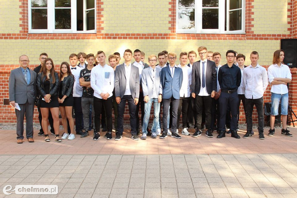 Zobacz zdjęcia z rozpoczęcia roku w ZS nr 2
