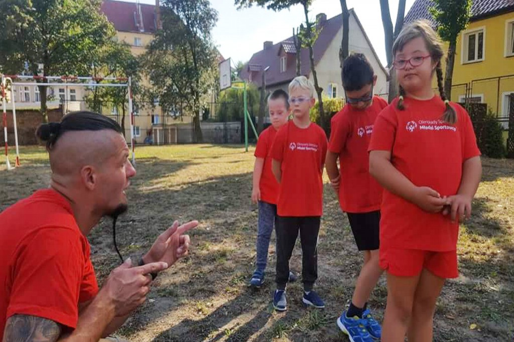 Zajęcia młodych sportowców w plenerze