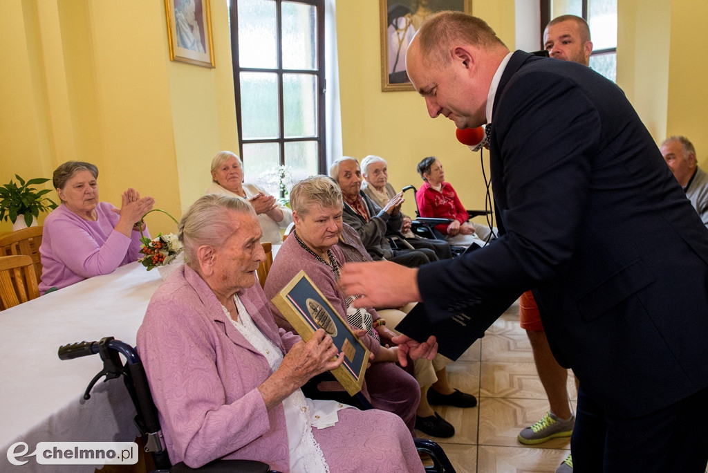 Gratulacje i Medal dla 107-letniej Elżbiety Rogali z Chełmna