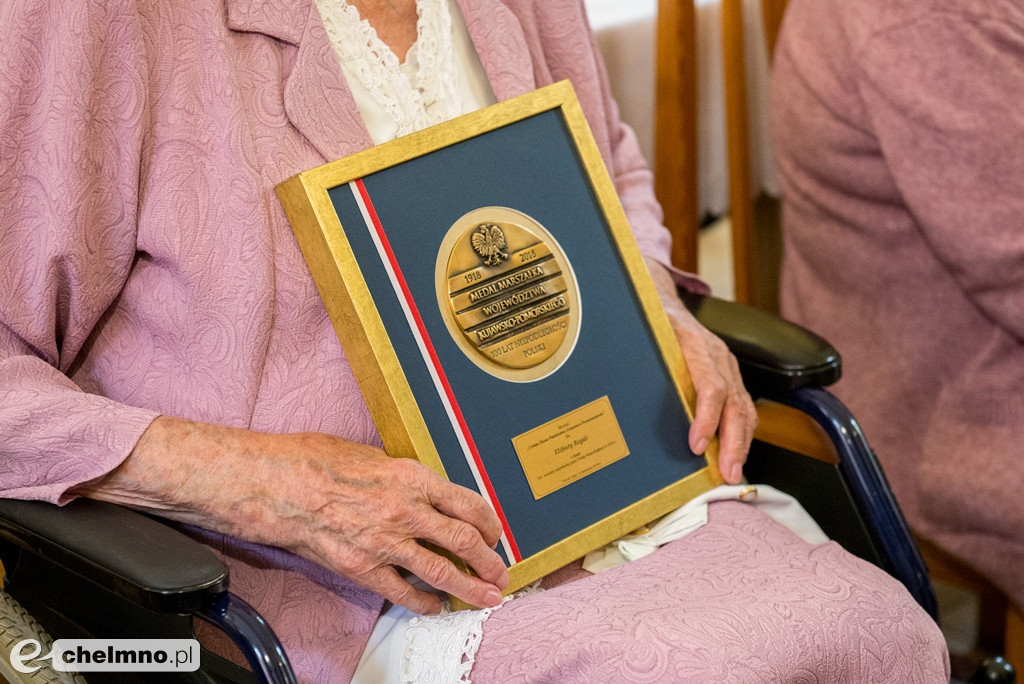 Gratulacje i Medal dla 107-letniej Elżbiety Rogali z Chełmna