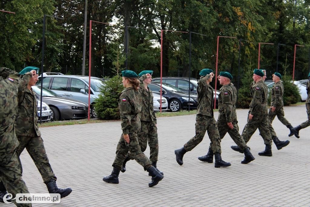 Uroczyste wręczenie broni elewom w 3. WBDM