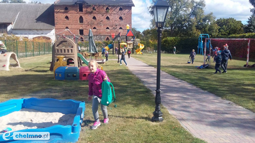 Smaczne ziemniaki z ogniska i miły wycieczkowy nastój