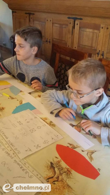Smaczne ziemniaki z ogniska i miły wycieczkowy nastój