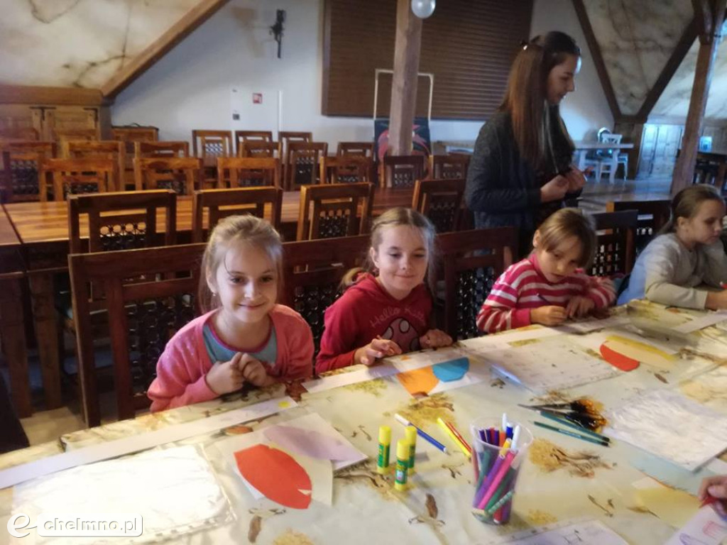 Smaczne ziemniaki z ogniska i miły wycieczkowy nastój