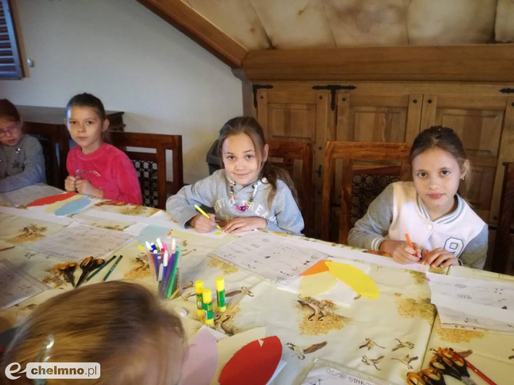 Smaczne ziemniaki z ogniska i miły wycieczkowy nastój
