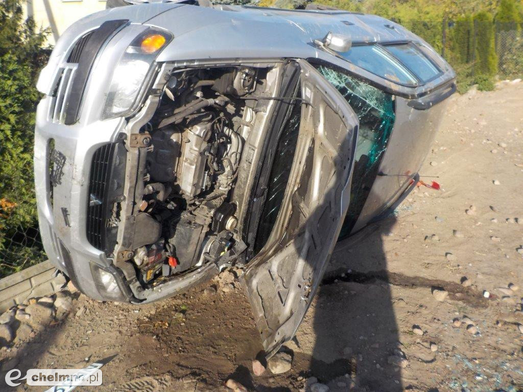 Kierowca mitsubishi dachował - poszkodowane dziecko!