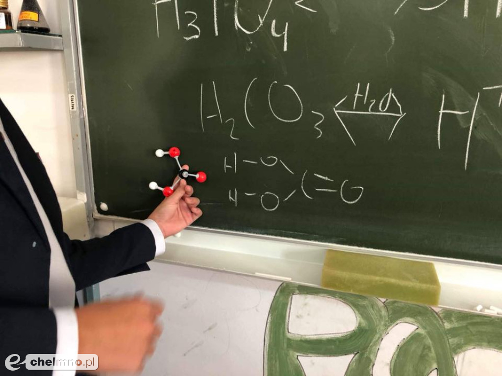 Ciekawe eksperymenty w pracowni chemicznej
