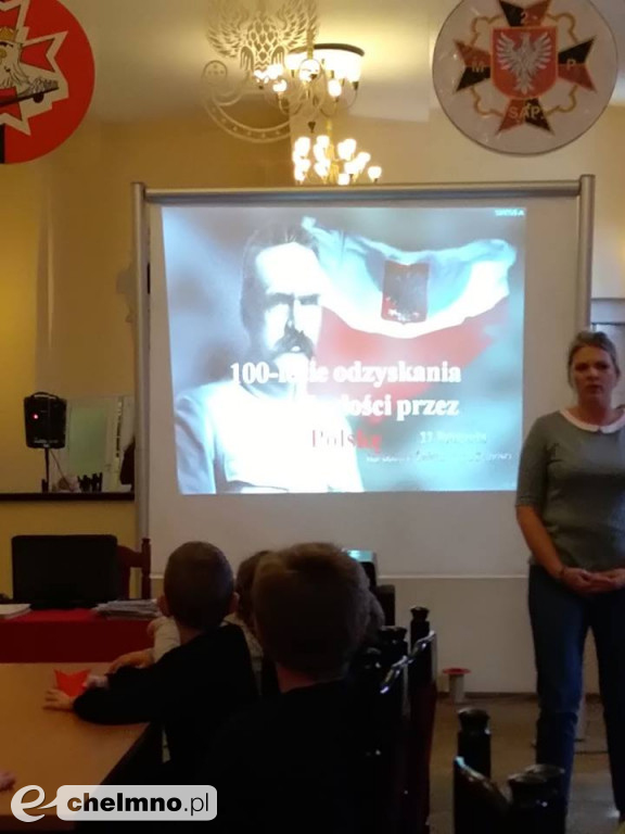 Nietuzinkowa, patriotyczna lekcja biblioteczna