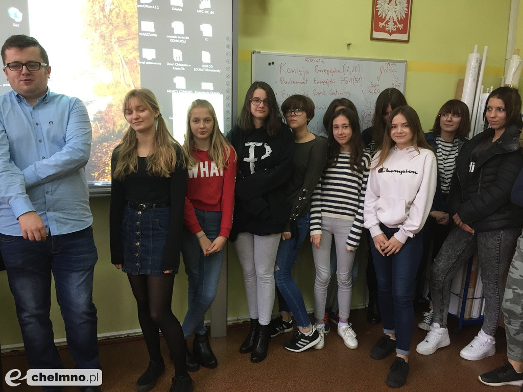 Przedstawiciel sieci Europe Direct w SP Nr 1 w Chełmnie