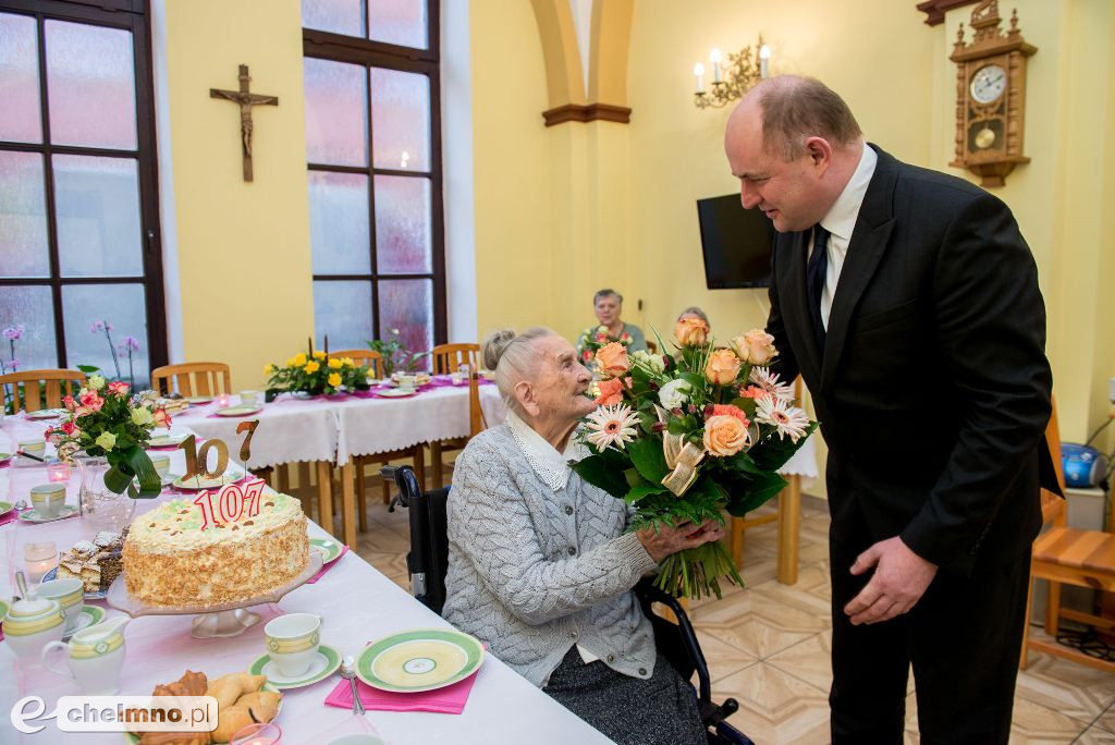 107 urodziny Elżbiety Rogali - mieszkanki DPS w Chełmnie