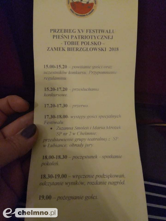 Artystki z klasy Vc SP2 na Festiwalu Pieśni Patriotycznej