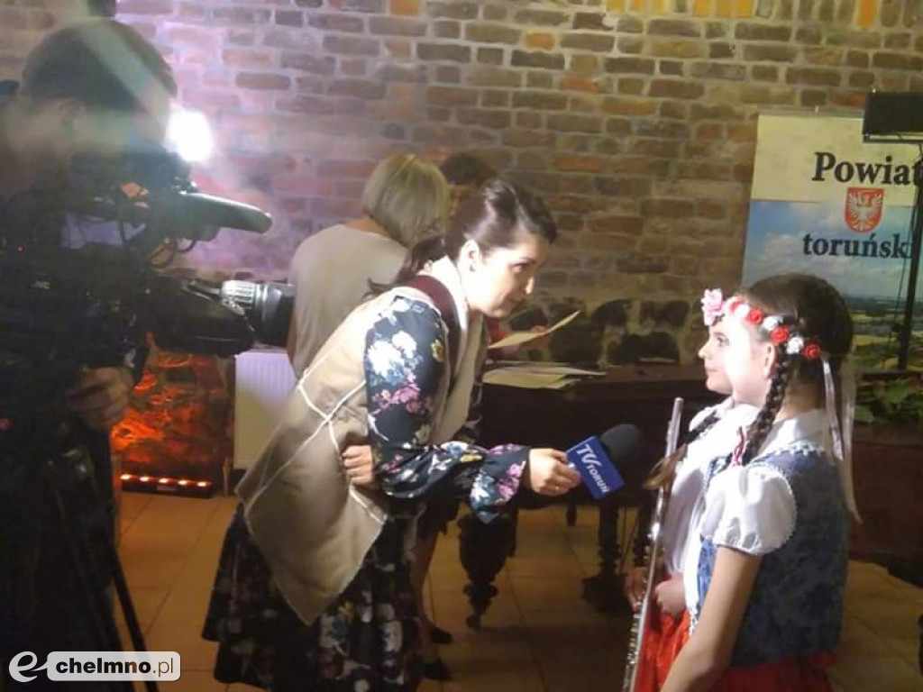 Artystki z klasy Vc SP2 na Festiwalu Pieśni Patriotycznej