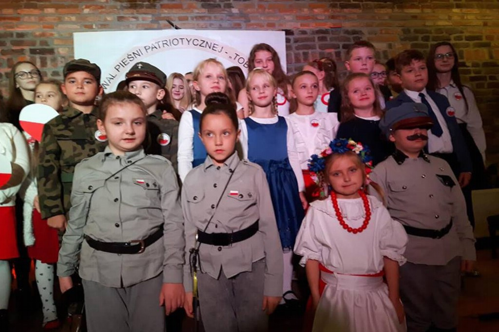 Wyróżnienie dla uczniów kl. IIb na Festiwalu Pieśni Patriotycznej