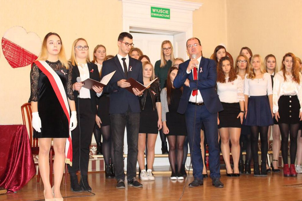Serce dla Niepodległej - obchody rocznicowe w ZS nr 2