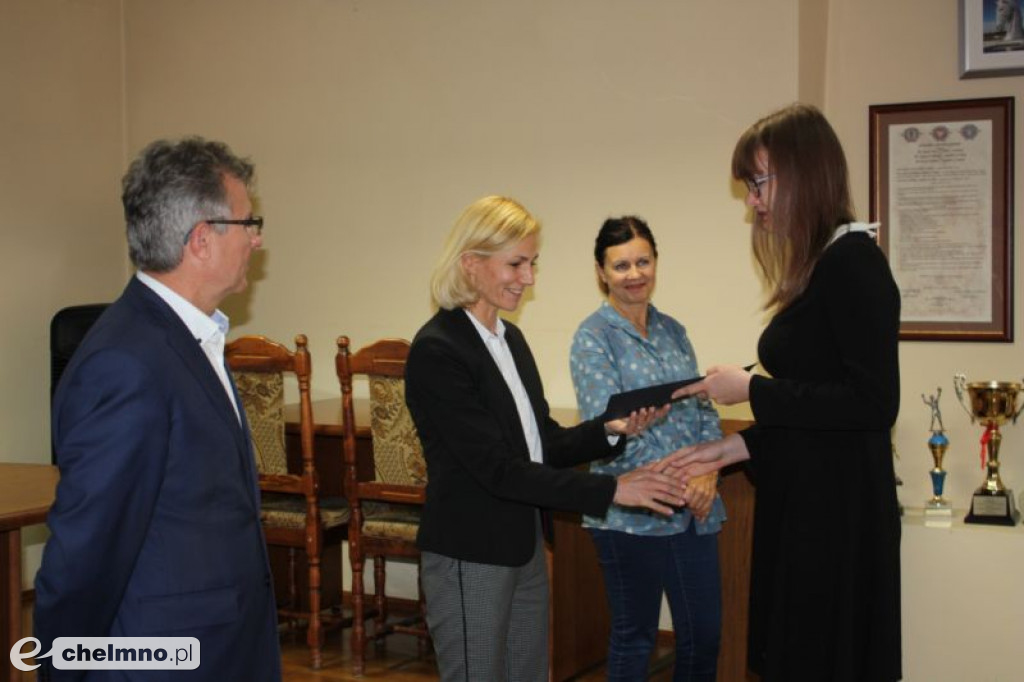 Listy gratulacyjne dla najzdolniejszych studentów