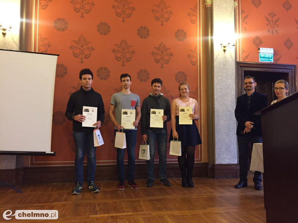 Konkursy językowe i olimpiada matematyczna