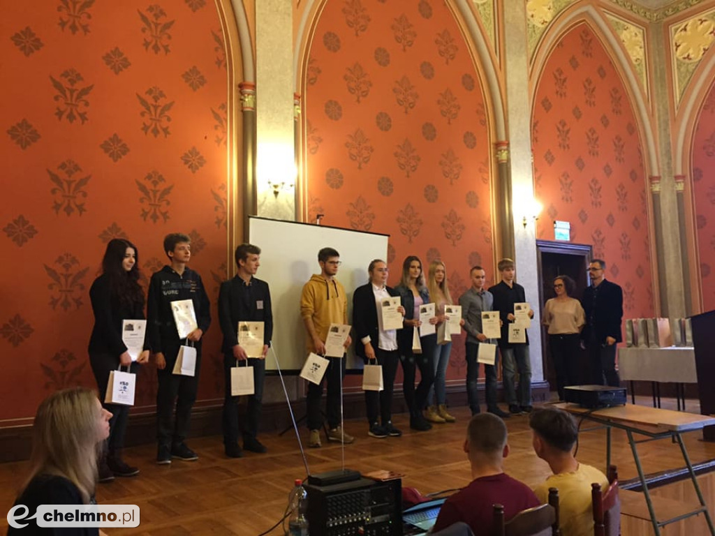 Konkursy językowe i olimpiada matematyczna