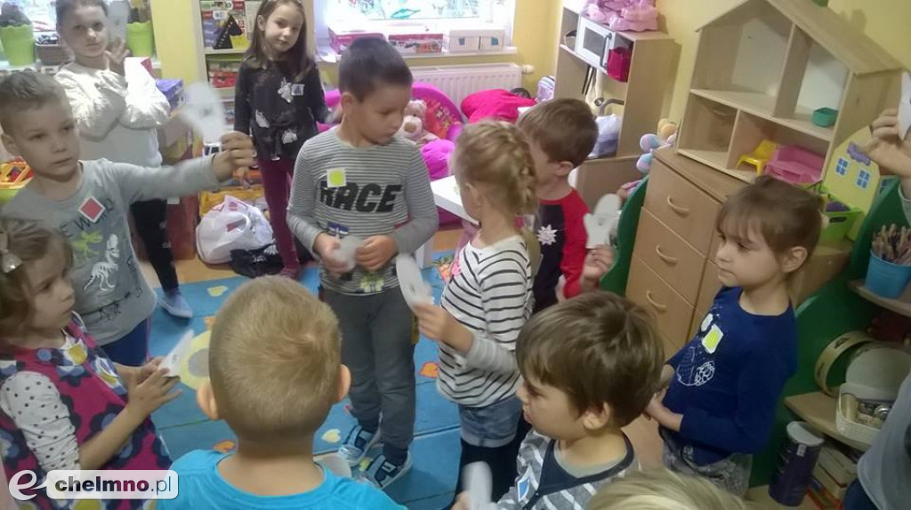 Brzdące uczą się i bawią doskonale.