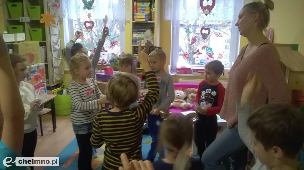 Brzdące uczą się i bawią doskonale.