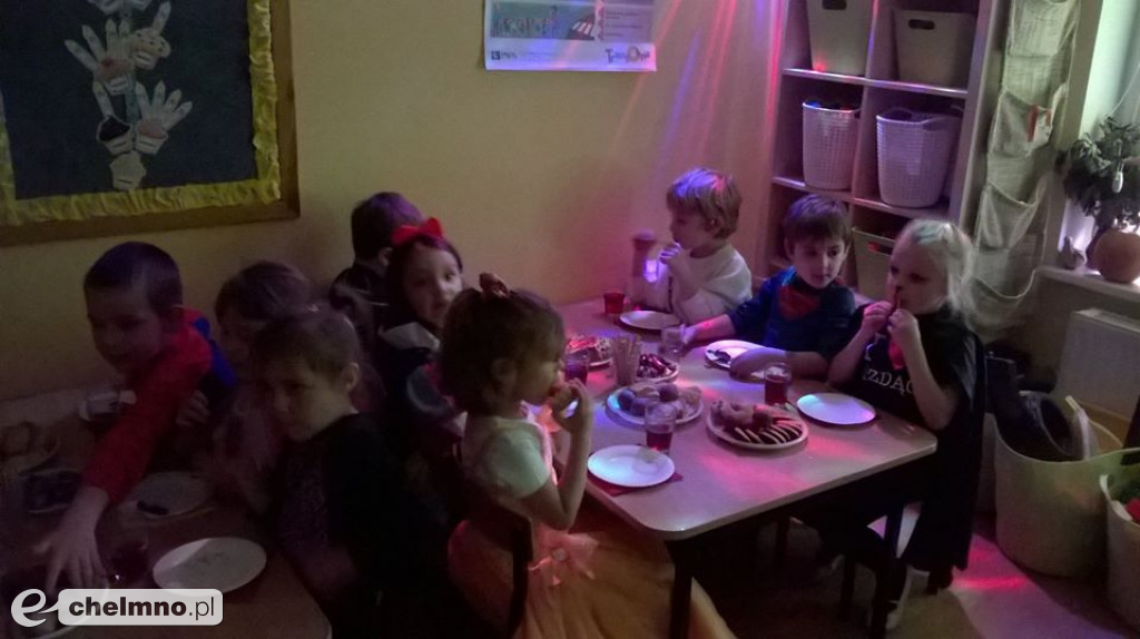 Brzdące uczą się i bawią doskonale.