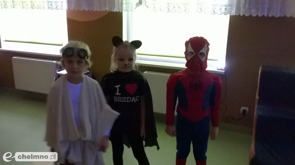 Brzdące uczą się i bawią doskonale.