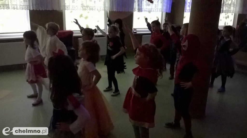 Brzdące uczą się i bawią doskonale.