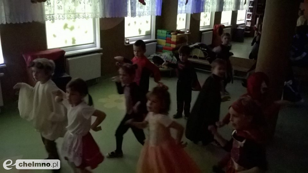Brzdące uczą się i bawią doskonale.