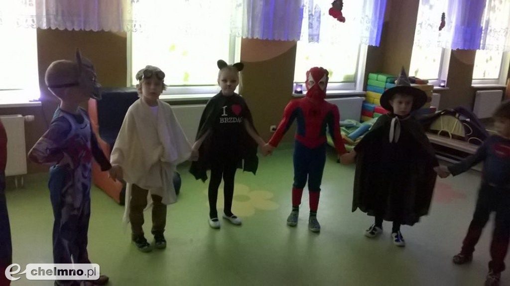 Brzdące uczą się i bawią doskonale.