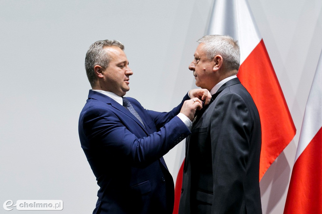 Honory dla zasłużonych: wręczenie odznaczeń państwowych.