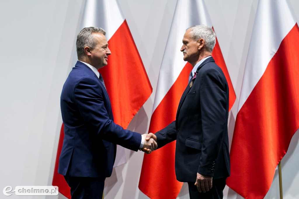 Honory dla zasłużonych: wręczenie odznaczeń państwowych.