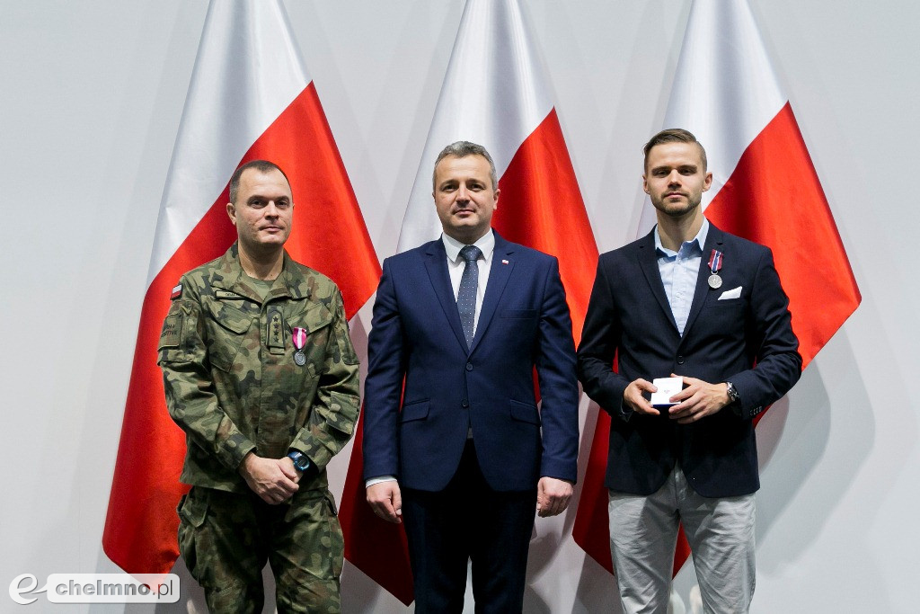 Honory dla zasłużonych: wręczenie odznaczeń państwowych.