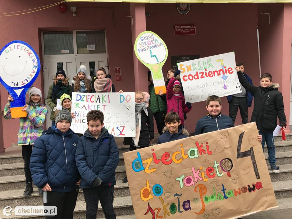 Wesoła akcja: Dzieciaki do rakiet w Czwórce.