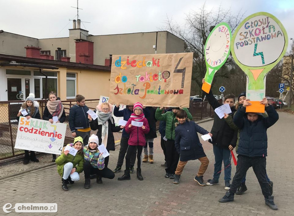 Wesoła akcja: Dzieciaki do rakiet w Czwórce.