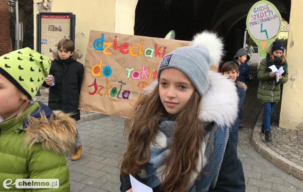 Wesoła akcja: Dzieciaki do rakiet w Czwórce.