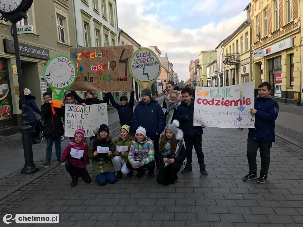 Wesoła akcja: Dzieciaki do rakiet w Czwórce.