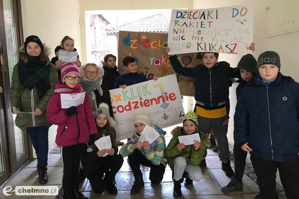 Wesoła akcja: Dzieciaki do rakiet w Czwórce.