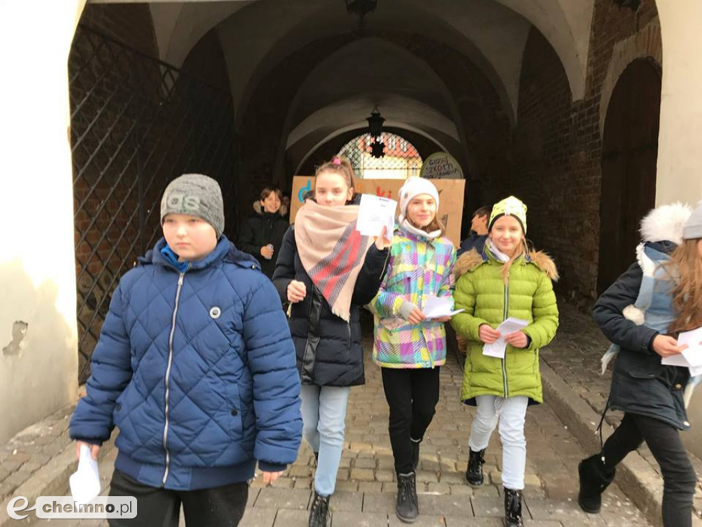Wesoła akcja: Dzieciaki do rakiet w Czwórce.