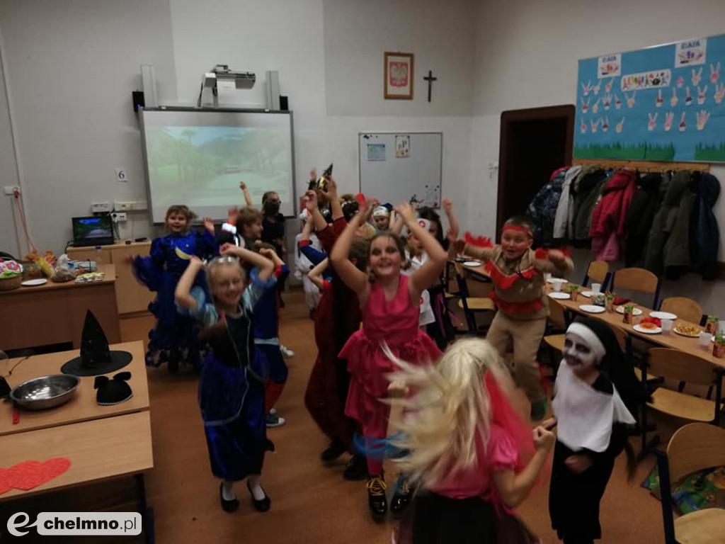 Wróżenie i tańce, czyli Andrzejki w Jedynce.