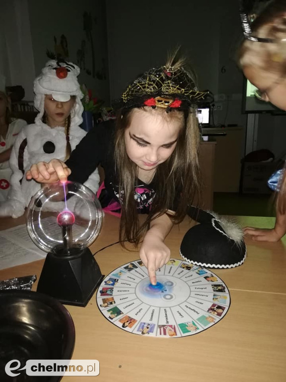 Wróżenie i tańce, czyli Andrzejki w Jedynce.