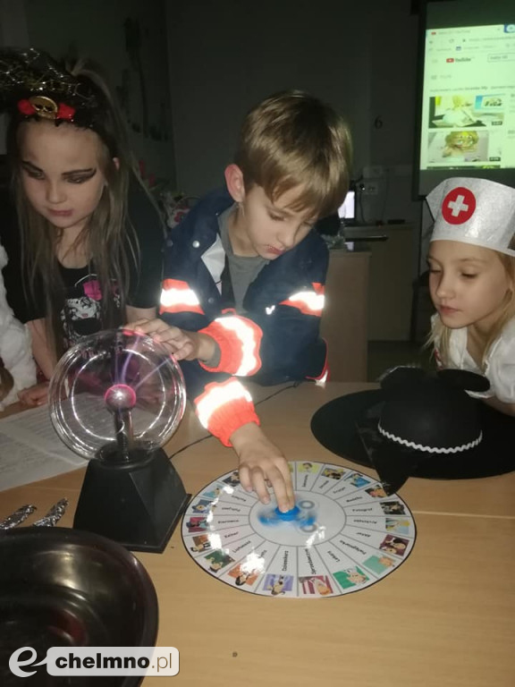 Wróżenie i tańce, czyli Andrzejki w Jedynce.