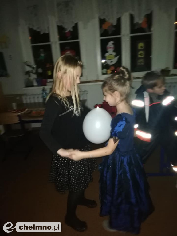 Wróżenie i tańce, czyli Andrzejki w Jedynce.