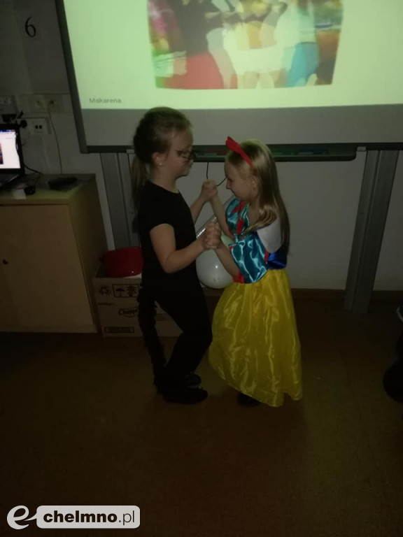 Wróżenie i tańce, czyli Andrzejki w Jedynce.