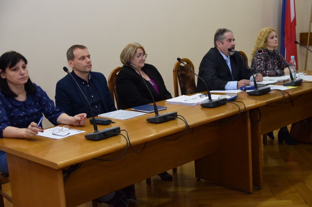 Radni uchwalili wysokość pensji dla Burmistrza.
